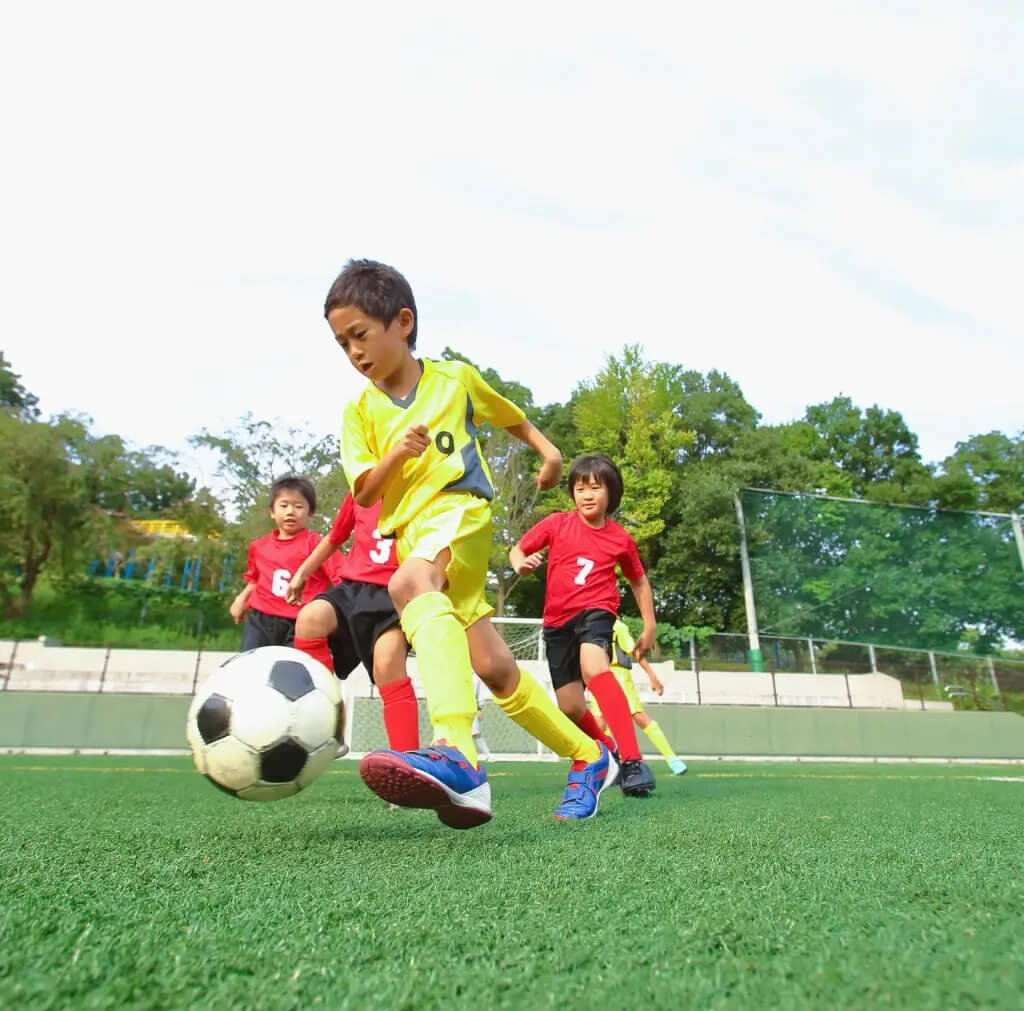 chidren-playing-soccer